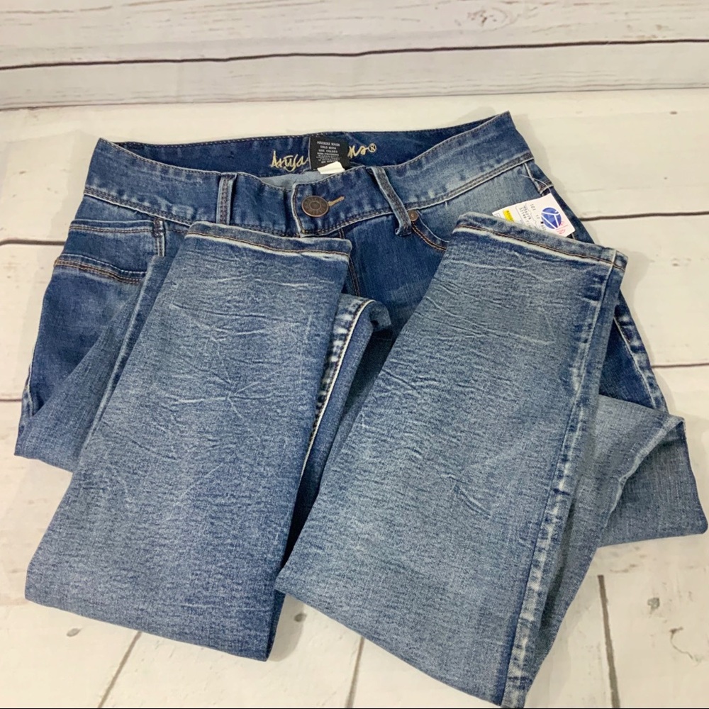 Ariya Blue Jeans - Picture 8 of 11